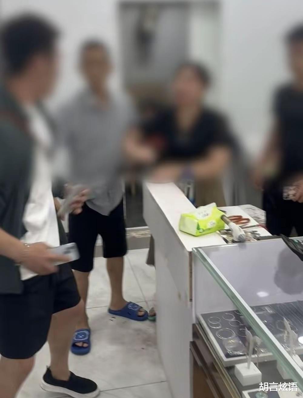 福建一打假博主遭商戶圍毆事件，公眾反響與深度思考，福建打假博主遭商戶圍毆事件，公眾反響與反思
