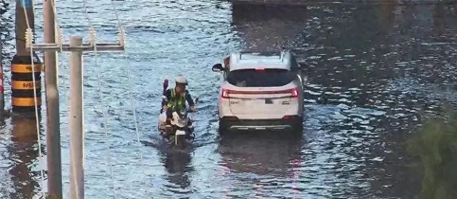 沿海多地突發(fā)海水倒灌現(xiàn)象，原因、影響與應對措施，沿海多地海水倒灌現(xiàn)象，原因、影響及應對策略