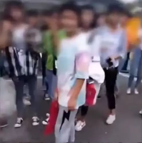吉林校方回應(yīng)女生禮儀爭(zhēng)議，傳統(tǒng)禮儀與現(xiàn)代教育的交融與反思，吉林校方回應(yīng)女生禮儀爭(zhēng)議，傳統(tǒng)禮儀與現(xiàn)代教育的交融碰撞與反思