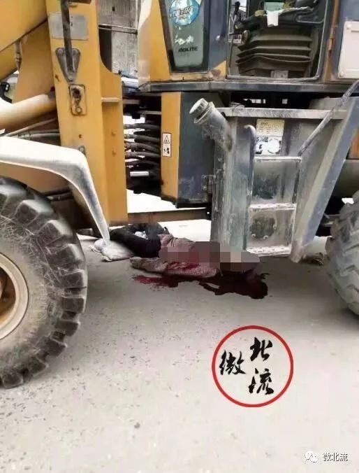 男童被裝載機(jī)碾壓身亡，悲劇背后的警示與反思，男童被裝載機(jī)碾壓身亡事件，警示與反思的悲痛教訓(xùn)