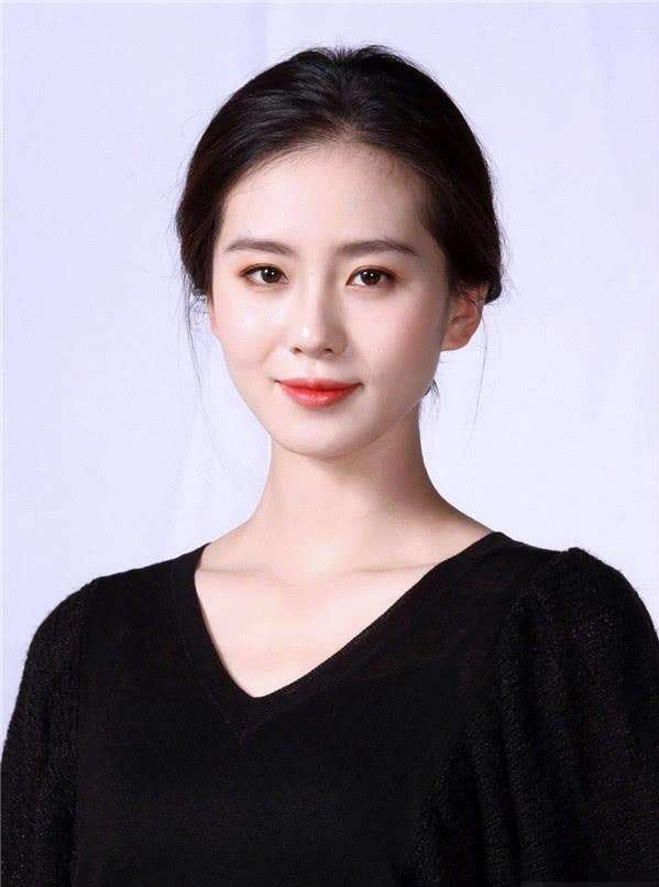 劉詩(shī)詩(shī)年齡之謎，她是82年的還是其他年份？，劉詩(shī)詩(shī)出生年份揭秘，是82年的還是其他年份？