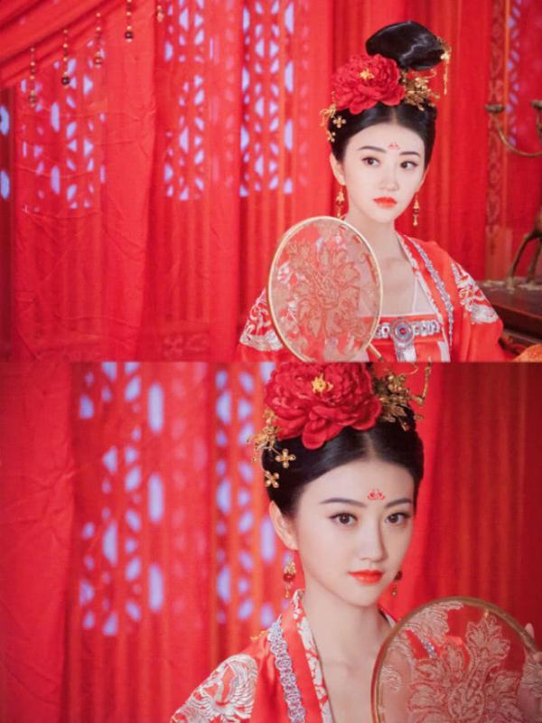 劉詩(shī)詩(shī)最驚艷十張照片，時(shí)光中的優(yōu)雅與魅力，劉詩(shī)詩(shī)最驚艷瞬間，優(yōu)雅與魅力的十張照片回顧