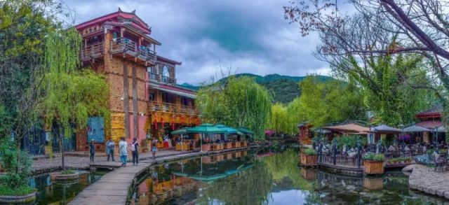 住束河古鎮(zhèn)還是麗江古城，一場(chǎng)關(guān)于歷史與文化的深度體驗(yàn)之旅，麗江歷史與文化深度體驗(yàn)之旅，束河古鎮(zhèn)與麗江古城的選擇與探索