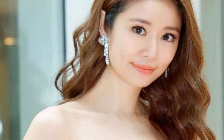 探索李小璐的魅力，女明星照片背后的故事，揭秘李小璐的魅力，女明星照片背后的故事