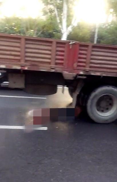 男子被壓路機(jī)碾壓致死，悲劇背后的警示與反思，男子被壓路機(jī)碾壓致死事件，警示與反思