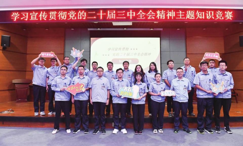 新澳門一肖一特一中，揭示背后的風(fēng)險(xiǎn)與警示，澳門博彩背后的風(fēng)險(xiǎn)與警示，揭示新澳門一肖一特一中的犯罪問題。