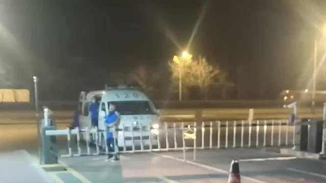 一學(xué)校保安阻止救護車進校事件深度解析，學(xué)校保安阻止救護車進校事件，深度剖析與反思
