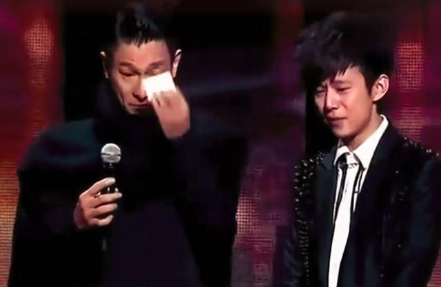 劉德華演唱會(huì)經(jīng)歷，難忘的夜晚，劉德華演唱會(huì)之夜，難忘的經(jīng)典之旅