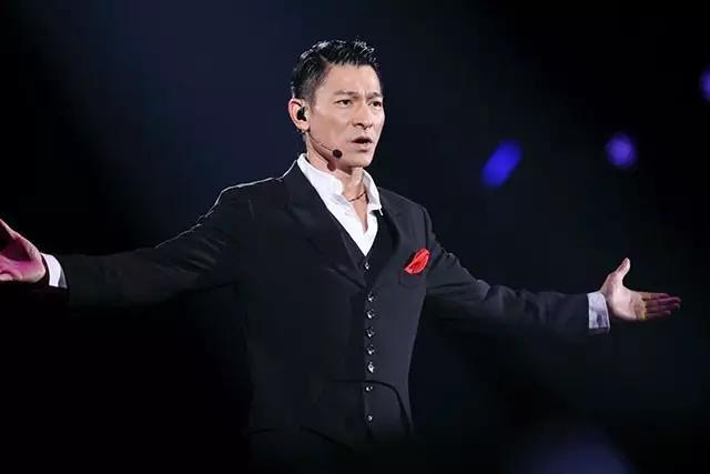 劉德華的音樂(lè)風(fēng)格，經(jīng)典與現(xiàn)代的融合，劉德華，經(jīng)典與現(xiàn)代音樂(lè)風(fēng)格的融合典范