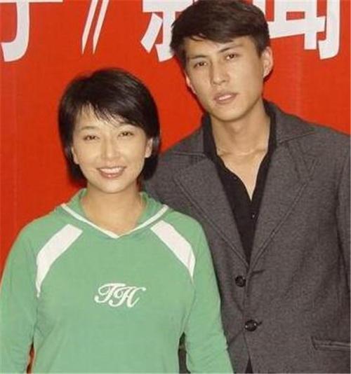 演員靳東，演技精湛，魅力四溢，靳東，演技魅力四溢的演員