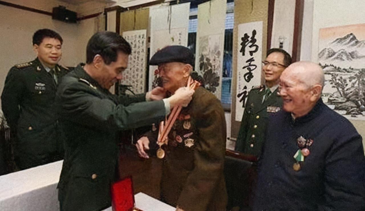 關(guān)于二次入伍的規(guī)定年齡是多少，解讀與探討，二次入伍規(guī)定年齡解讀與探討