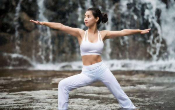 瑜伽女的獨(dú)特魅力與婚姻選擇，一種理性的探討，瑜伽女的獨(dú)特魅力與婚姻選擇，理性探討之路