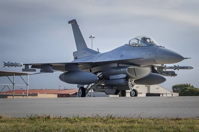 F-16戰(zhàn)機(jī)折紙藝術(shù)，一步步展現(xiàn)空中之鷹的精湛技藝，F(xiàn)-16戰(zhàn)機(jī)折紙藝術(shù)，精湛技藝展現(xiàn)空中之鷹的每一步