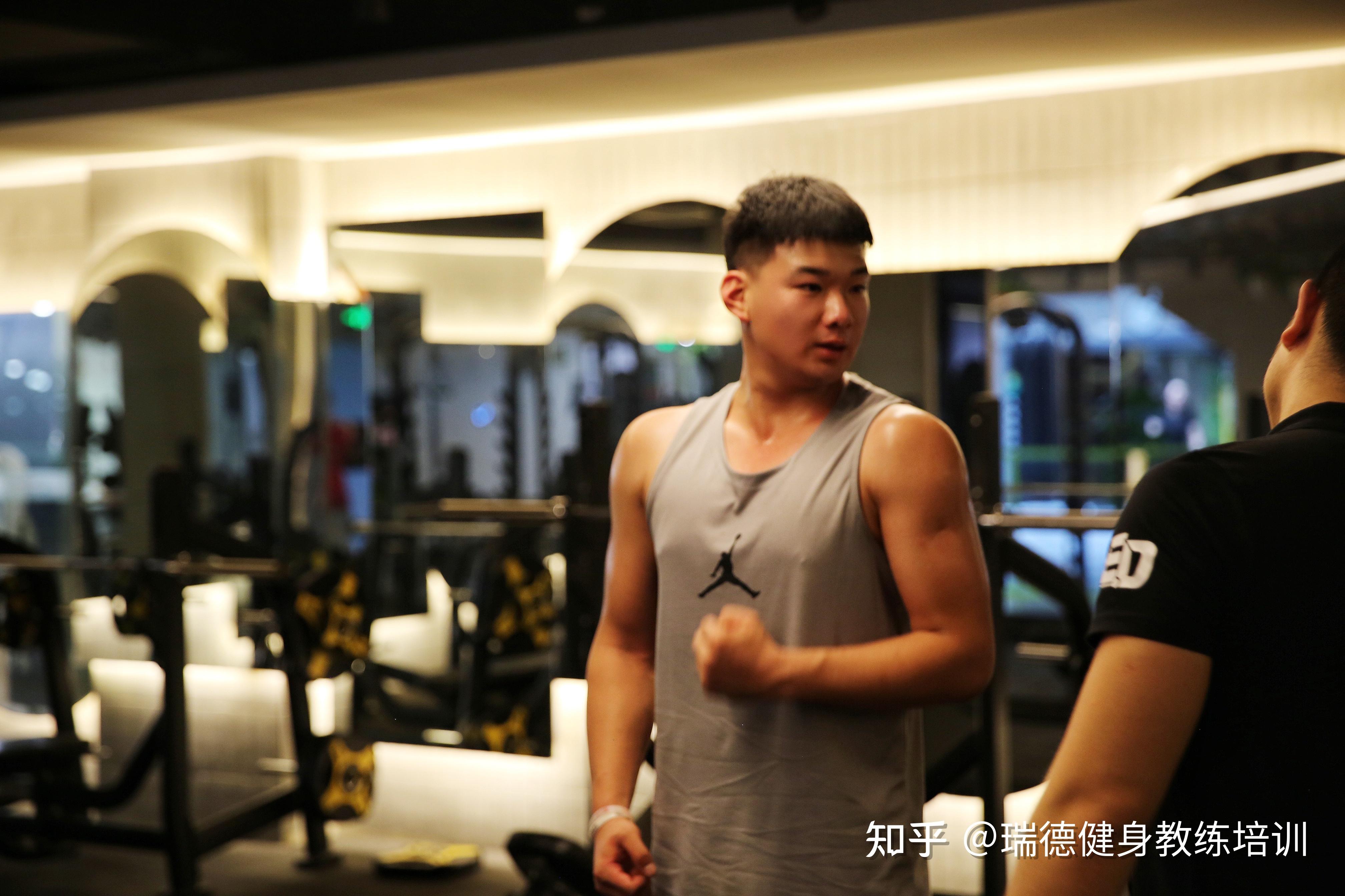 私人健身教練有前途嗎，行業(yè)分析與展望，私人健身教練行業(yè)的前景分析與展望，探討職業(yè)發(fā)展的潛力與趨勢