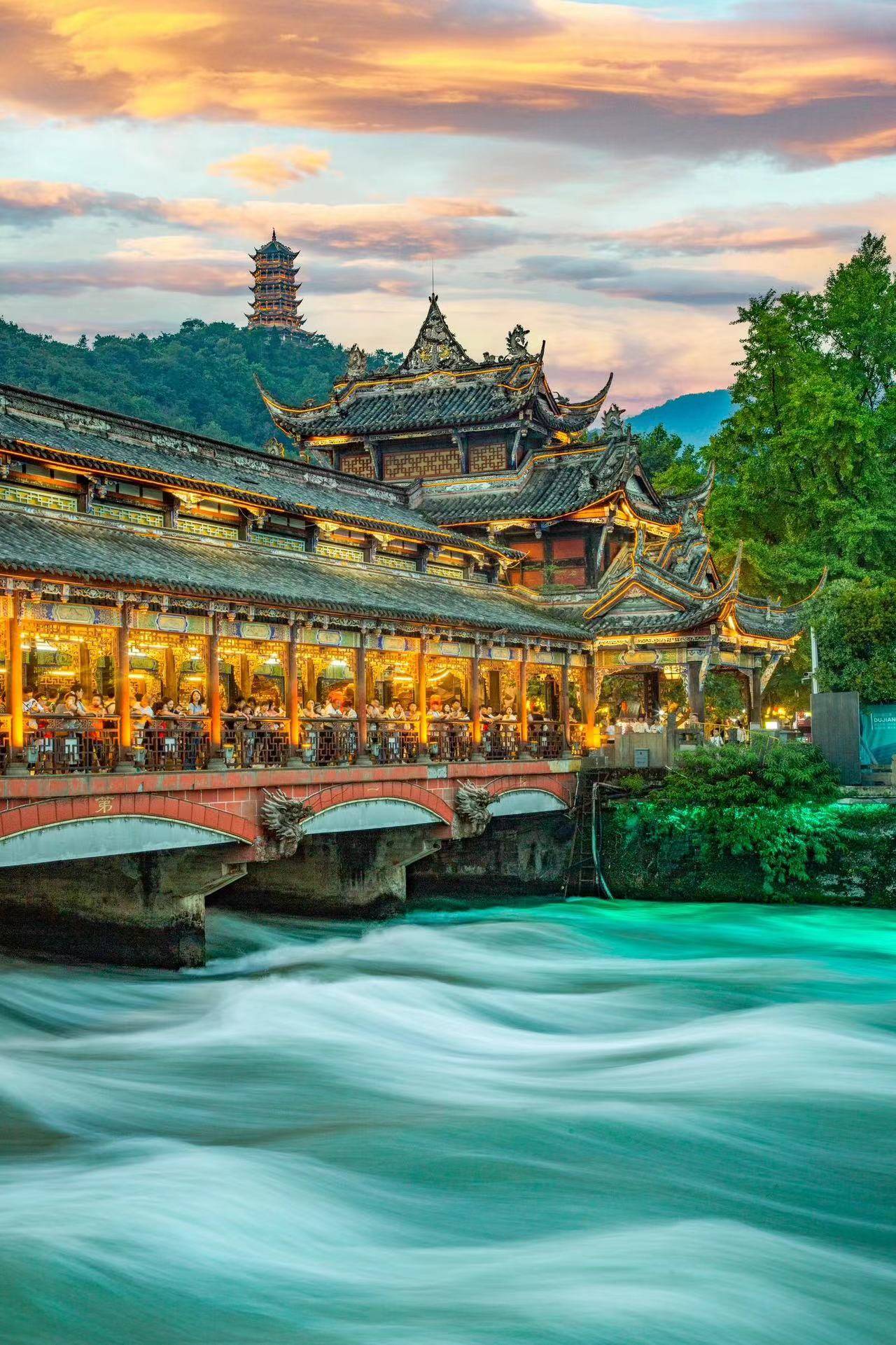 成都旅游跟團(tuán)，深度探索天府之國(guó)的魅力，成都深度游跟團(tuán)，探尋天府之國(guó)的魅力之旅