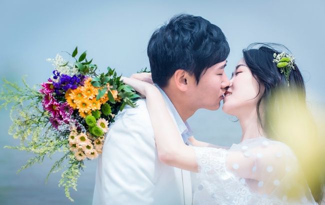 王凱與老婆的絕美結婚照，愛情的最佳詮釋，王凱與妻子的絕美婚紗照，詮釋愛情的完美瞬間