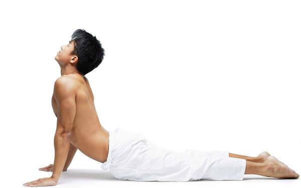 瑜伽提高男性功能動(dòng)作的重要性及其實(shí)際應(yīng)用，瑜伽動(dòng)作對(duì)提升男性功能的重要性及實(shí)際應(yīng)用探討