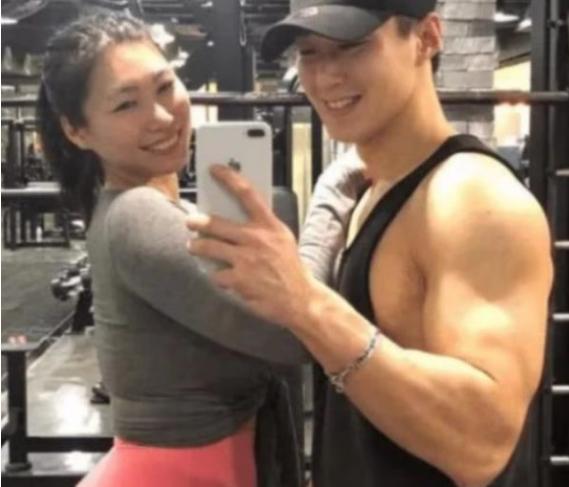 學健身教練要多久，探索專業(yè)健身教練的成長之路，專業(yè)健身教練成長之路，學習時長與必備要素探索
