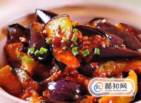 家常美味，紅燒茄子的簡單做法，好吃又健康，家常美味紅燒茄子，簡單做法，美味又健康！
