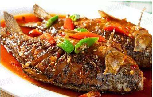 家常紅燒魚的做法，家常紅燒魚烹飪指南，美味紅燒魚的制作方法