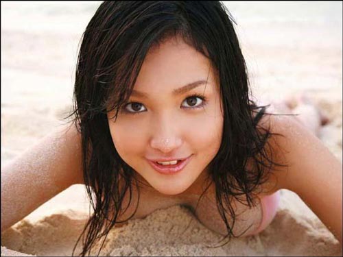 關(guān)于女明星隆胸的話題，女明星隆胸現(xiàn)象探討