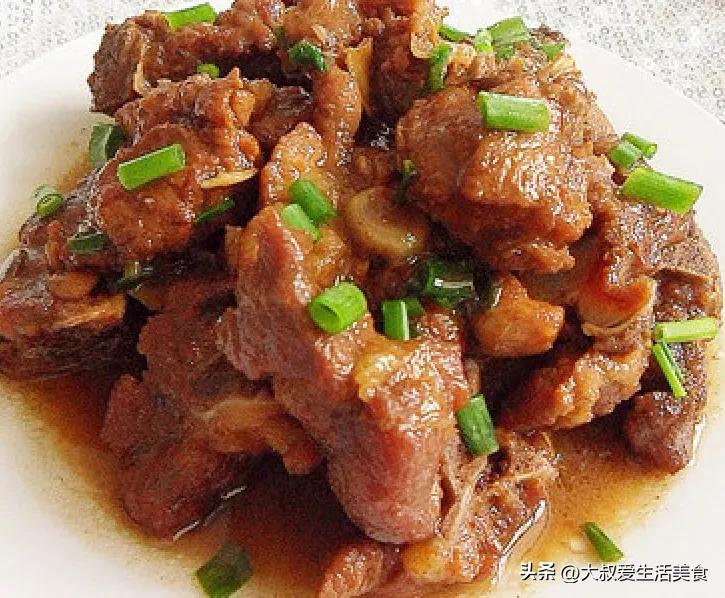 家常紅燒排骨的制作方法，家常紅燒排骨詳細(xì)制作步驟與技巧
