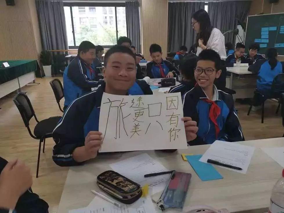 征婚廣告詞女士簡(jiǎn)短幽默，尋找生活中的喜劇之王，幽默女士征婚廣告，尋找生活中的喜劇之王伴侶
