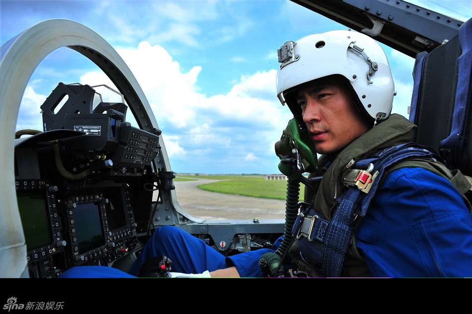殲十出擊演員，演繹空中英雄的無畏風(fēng)采，殲十出擊演員演繹英勇無畏的空中英雄風(fēng)采