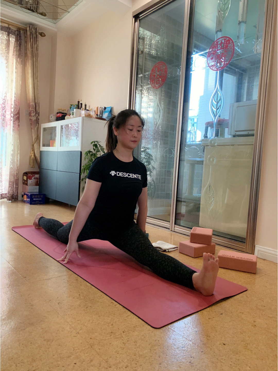 家庭主婦瑜伽視頻，引領(lǐng)現(xiàn)代家庭健康的活力之源，家庭主婦瑜伽視頻，激活家庭活力的健康之源