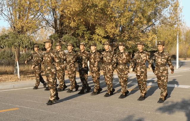 新兵過(guò)了三個(gè)月還苦嗎？——探究新兵訓(xùn)練的挑戰(zhàn)與收獲，新兵訓(xùn)練挑戰(zhàn)與收獲的探究，三個(gè)月后的新兵生活還苦嗎？