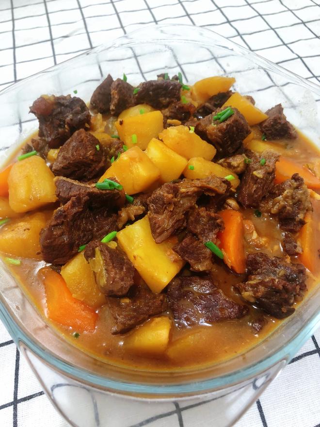 土豆燉牛肉的做法，一道家常美食的烹飪指南，土豆燉牛肉家常烹飪指南，美味佳肴輕松上手！