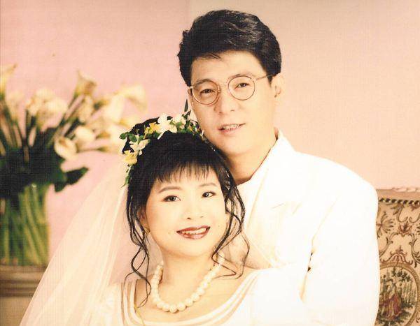 姜育恒現(xiàn)任老婆個(gè)人資料揭秘，姜育恒現(xiàn)任老婆的神秘面紗，個(gè)人資料大揭秘