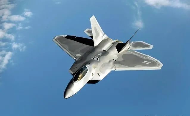 殲-20與F-22載彈量對(duì)比，空中巨人的力量均衡，殲-20與F-22載彈量對(duì)比，空中巨人力量的均衡分析
