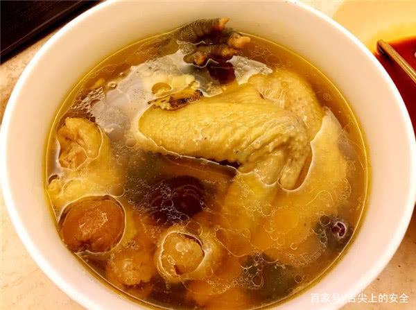 燉雞湯最忌諱放三樣?xùn)|西，守護(hù)傳統(tǒng)美味，避免常見誤區(qū)，燉雞湯的禁忌，守護(hù)傳統(tǒng)美味，避免三大常見食材誤區(qū)