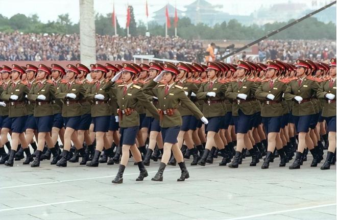 中國閱兵儀式中的女兵方隊，榮耀與力量的展現(xiàn)，中國閱兵儀式中的女兵方隊，榮耀與力量的璀璨展現(xiàn)