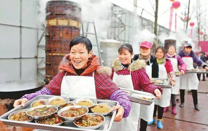 中國美食博大精深，其中最具代表性的便是中國100道名菜。這些菜肴匯聚了中華五千年的烹飪文化精髓，以其獨特的口感和豐富的風(fēng)味，贏得了世界各地美食家的贊譽。本文將為您介紹這些名菜及其背后的故事和文化內(nèi)涵。，中國美食瑰寶，探尋百道名菜背后的故事與文化內(nèi)涵