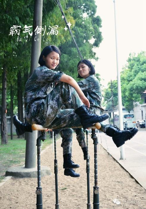 中國女兵，圖片展現(xiàn)霸氣風(fēng)采，中國女兵霸氣風(fēng)采展現(xiàn)