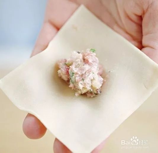 餛飩的包法，傳統(tǒng)美食的制作藝術(shù)，傳統(tǒng)美食制作藝術(shù)，餛飩的包法詳解