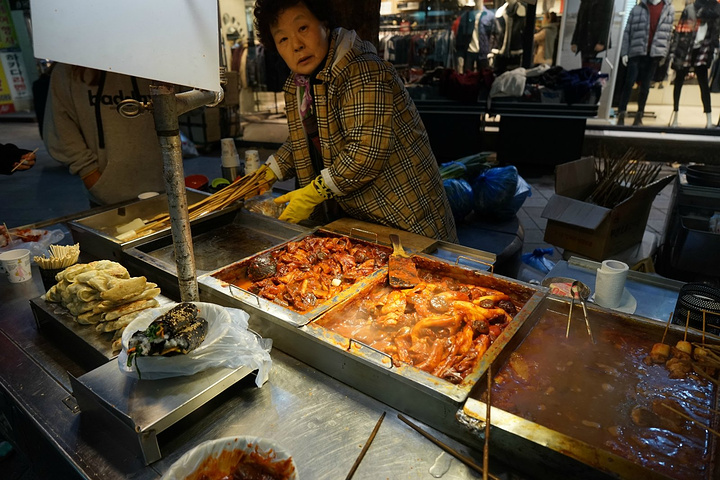 適合一個人經(jīng)營的小吃攤，創(chuàng)業(yè)之路的優(yōu)選選擇，一人經(jīng)營小吃攤，創(chuàng)業(yè)優(yōu)選之路