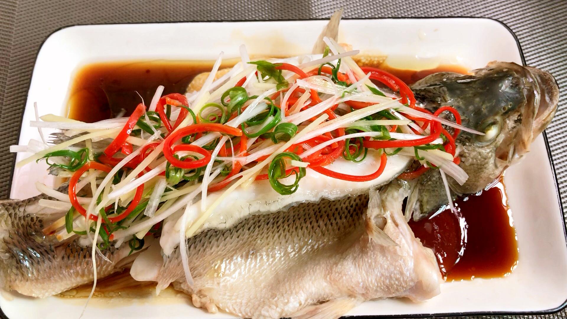 清蒸魚，一道家常美食的制作秘訣，家常清蒸魚制作秘訣，美味健康的餐桌必備佳肴