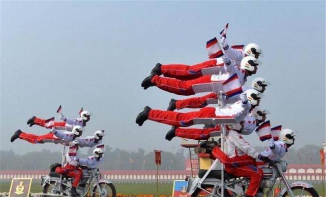 印度閱兵中的摩托車表演，圖片展示與解析，印度閱兵摩托車表演，精彩瞬間一覽與解析