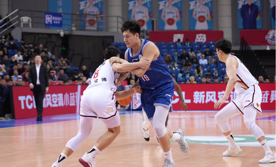 CBA賽場(chǎng)青島男籃大勝江蘇隊(duì)，一場(chǎng)精彩絕倫的比賽回顧，青島男籃大勝江蘇隊(duì)，CBA賽場(chǎng)上的精彩對(duì)決回顧