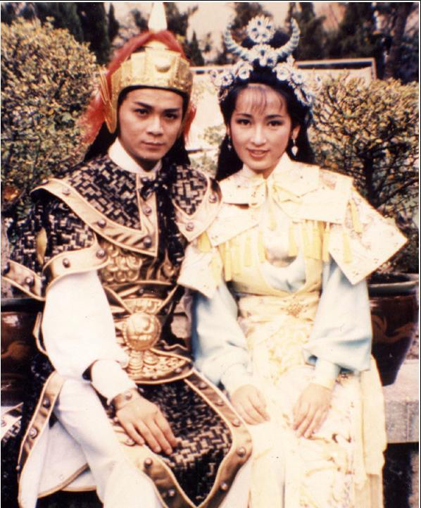 黃日華老婆梁潔華去世，無盡哀思與深深懷念，黃日華妻子梁潔華離世，無盡哀思涌心頭，深情緬懷在心間