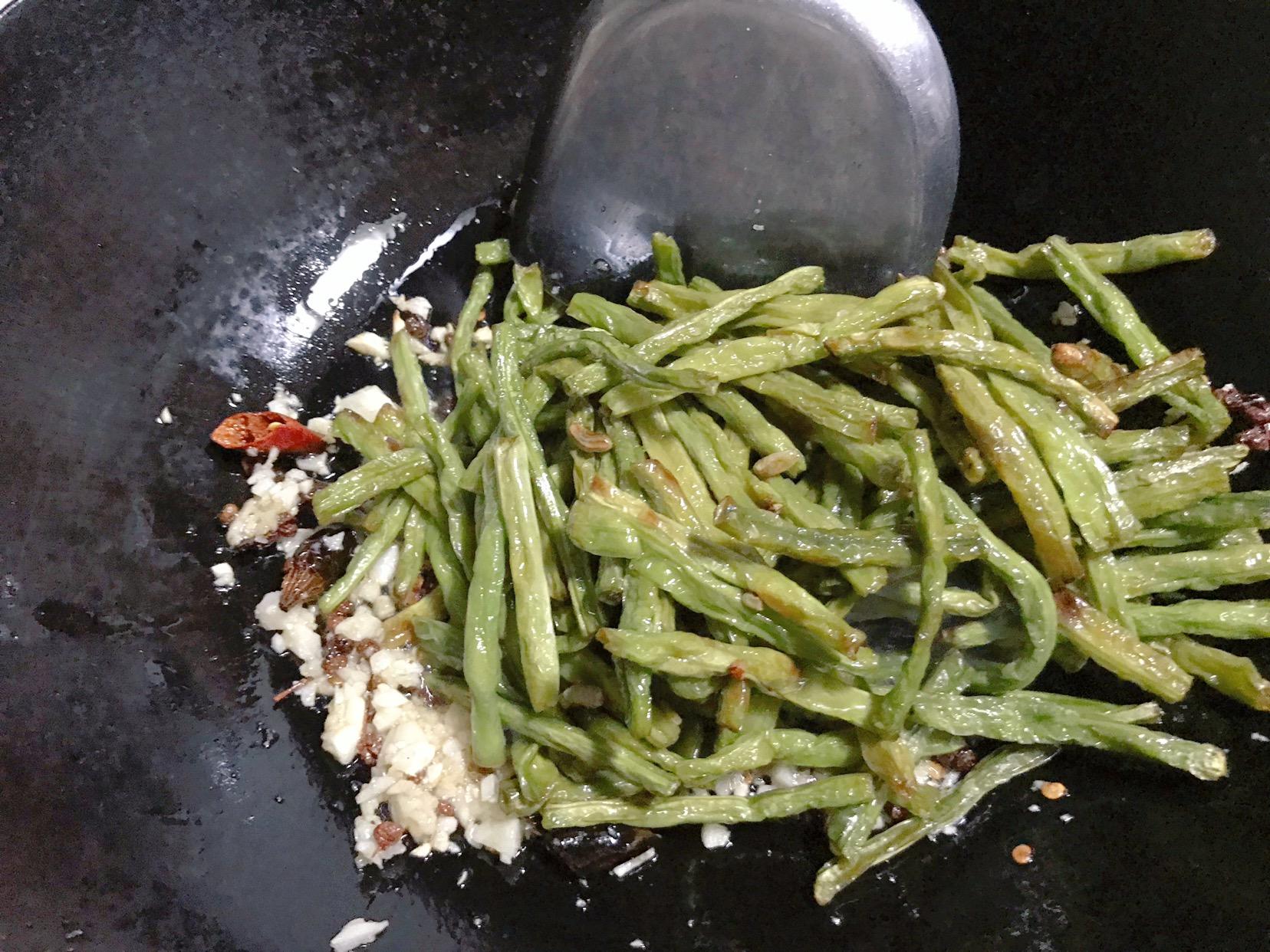 干煸豆角的做法，一道家常美食的完美呈現(xiàn)，干煸豆角，家常美食的完美呈現(xiàn)做法