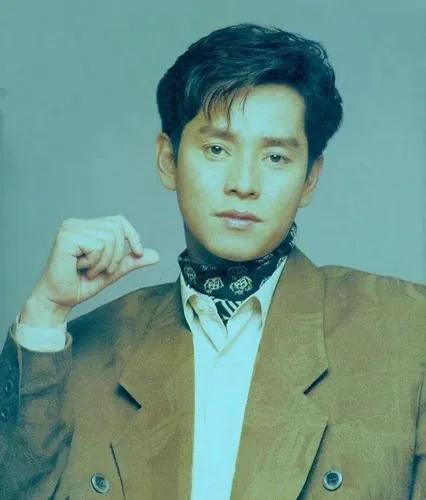 譚詠麟為什么被稱為校長(zhǎng)，音樂(lè)傳奇與稱號(hào)背后的故事，譚詠麟校長(zhǎng)稱號(hào)背后的音樂(lè)傳奇與故事