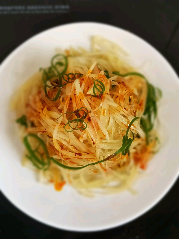 涼拌土豆絲，一道家常美食的制作與賞析，家常涼拌土豆絲的制作與賞析
