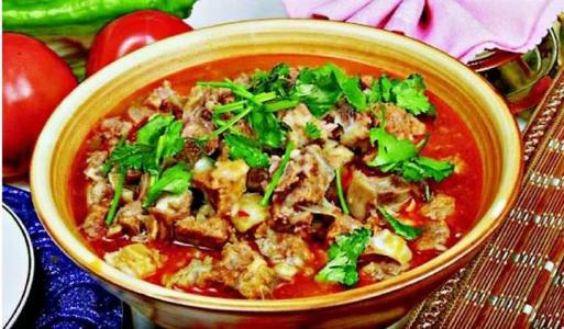 燉羊肉只放三種調(diào)料，傳統(tǒng)與美味的完美結(jié)合，傳統(tǒng)燉羊肉，三味調(diào)料締造完美口感