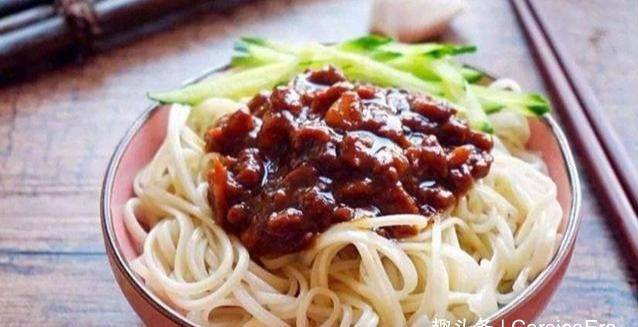 炸醬面的魅力，一道傳統(tǒng)美食的韻味，炸醬面的韻味，傳統(tǒng)美食的魅力之旅
