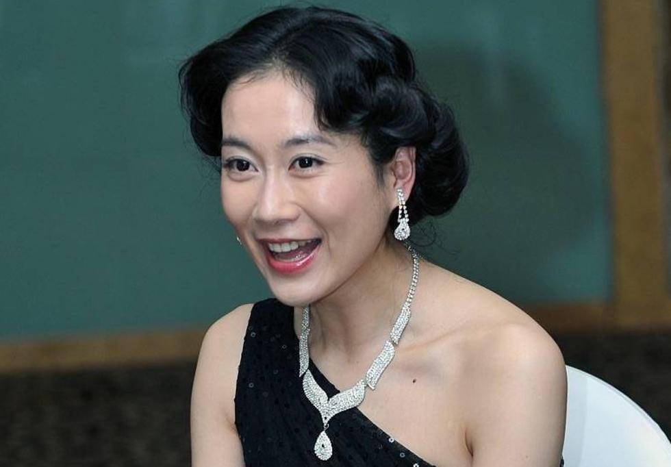揭秘演員溫崢嶸背后的神秘人物，是誰的老婆？，溫崢嶸背后的神秘人物揭秘，是誰的老婆？