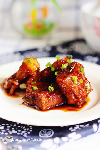 紅燒排骨，傳統(tǒng)美食的魅力與制作方法，傳統(tǒng)美食紅燒排骨的魅力與制作方法詳解